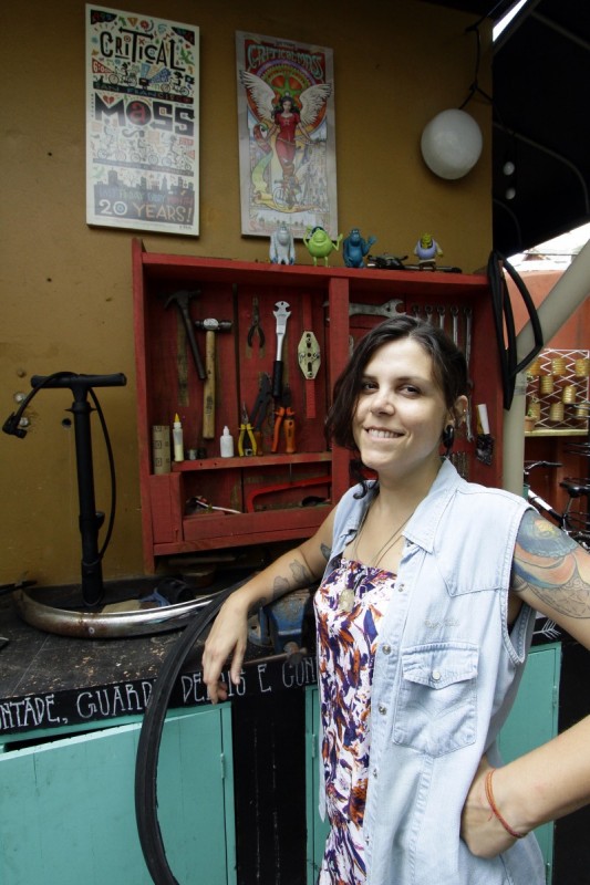  Geração E  entrevistas na Vulp Bici Café. Com Isadora Lescan, gestora do Vulp,  Cadu Carvalho, da Libélula, e a Nídia Marilia, que tem a marca de bonés para ciclismo Labuena.     na foto:  Isadora Lescan  