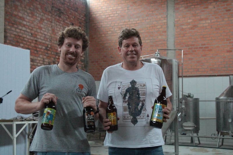 Álvaro e Francis Eidt, pai e filho são sócios na cervejaria Dom Franz
