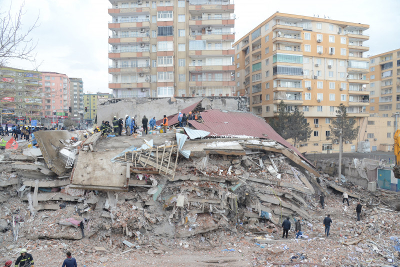 Terremoto deixa mais de 4 3 mil mortos na Turquia e na Síria