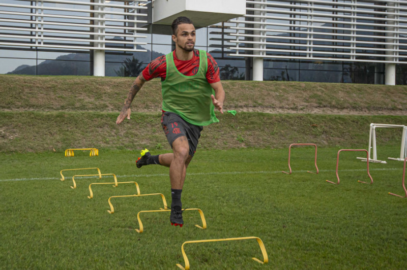 Grêmio analisa negócio por atacante Michael do Al Hilal