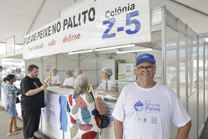 Peixe No Palito Sucesso De Vendas Na Feira Do Peixe De Porto Alegre