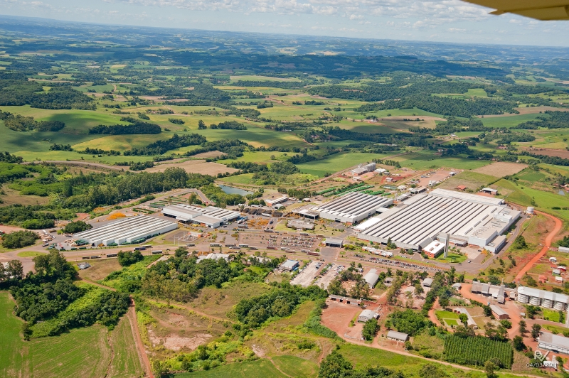 Fábrica da John Deere em Horizontina tem mais de 1,7 mil funcionários e vai interromper produção