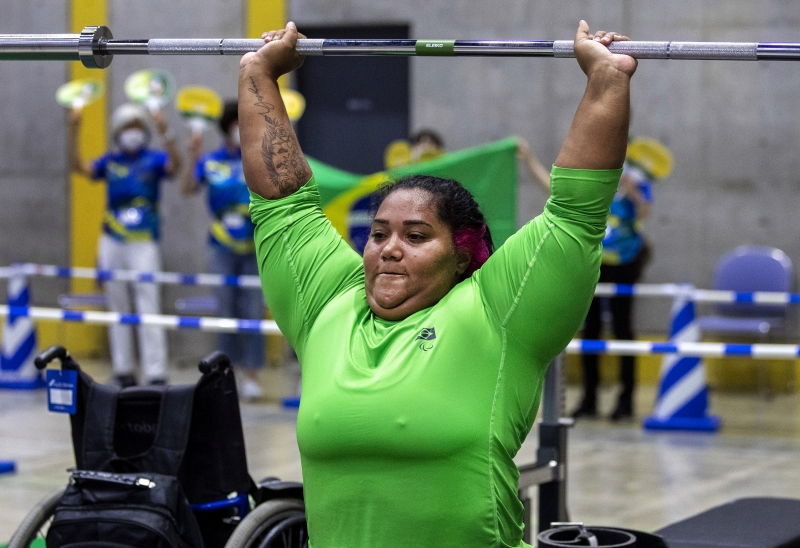 Motivada nos treinos, Tayana vai em busca da medalha no halterofilismo, categoria até 86 kg