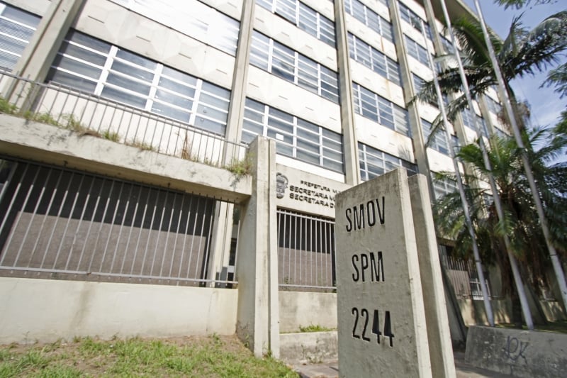 Edifício fica na avenida Borges de Medeiros, nº 2.244, próximo da esquina com a avenida Ipiranga