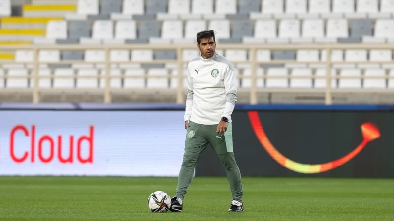 Abel Ferreira busca um novo "camisa 5" para o elenco nesta janela de transferências