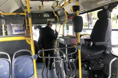 Novas linhas de ônibus começam a circular sem cobrador em Porto Alegre, Rio Grande do Sul