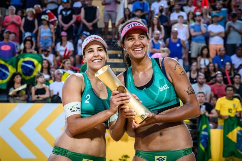 Duda e Ana Patrícia derrotaram as canadenses Bokovec e Brandie por 2 sets a 0
