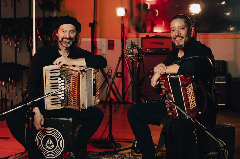 Chango Spasiuk e Alejandro Brittes fazem show no Theatro São Pedro