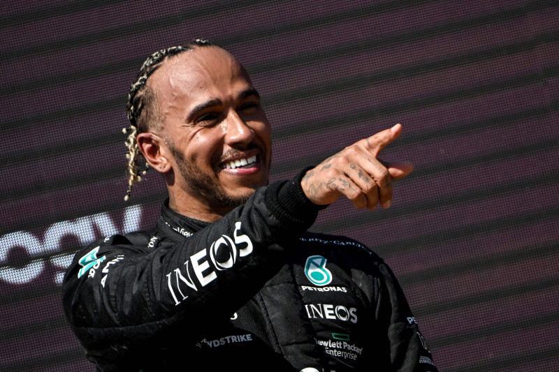 Lewis Hamilton vira um dos donos do Denver Broncos, time da NFL