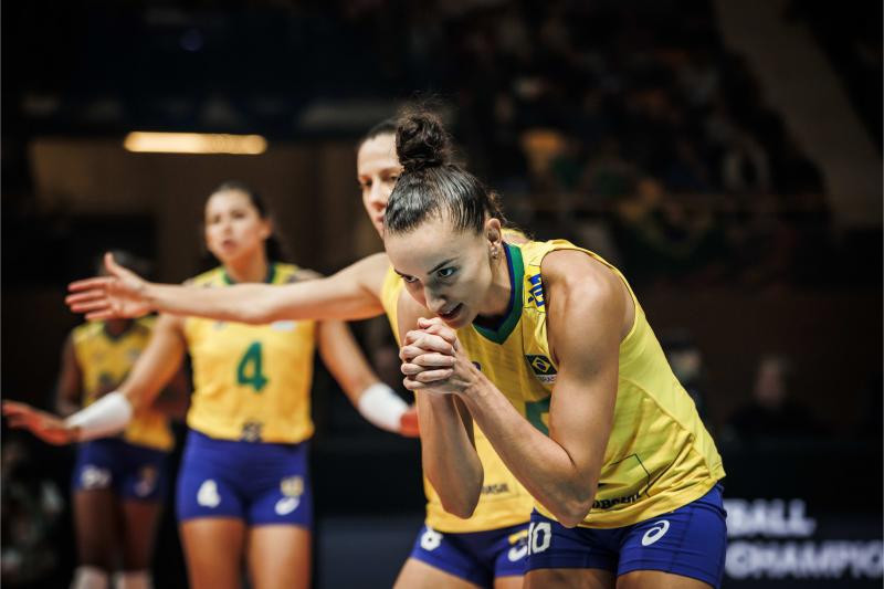 Brasil cai para Sérvia e fica com o vice no Mundial de vôlei feminino