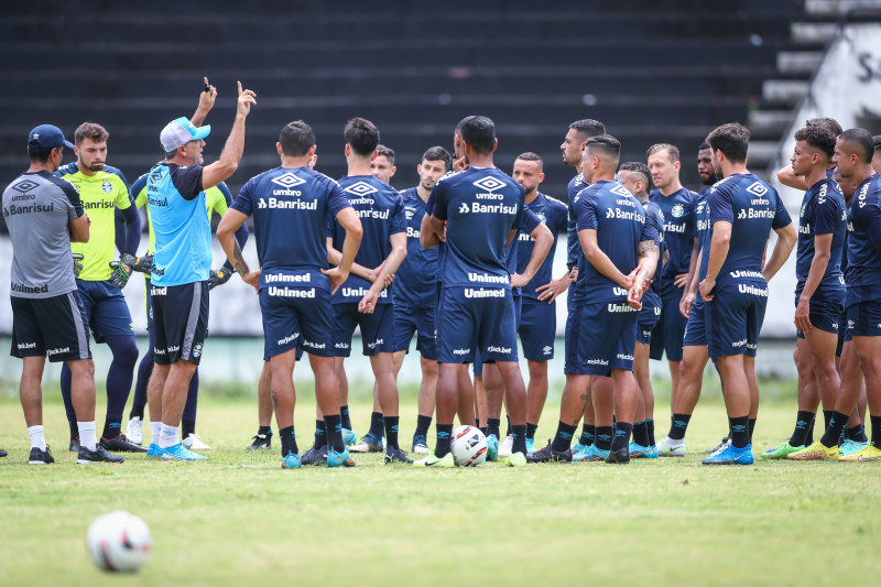 Técnico Renato Portaluppi fez treino com portões fechados no Estádio do Arruda, em Recife