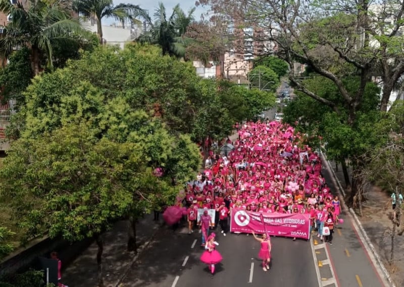 Milhares de pessoas voltaram a ocupar as ruas no combate ao câncer de mamas