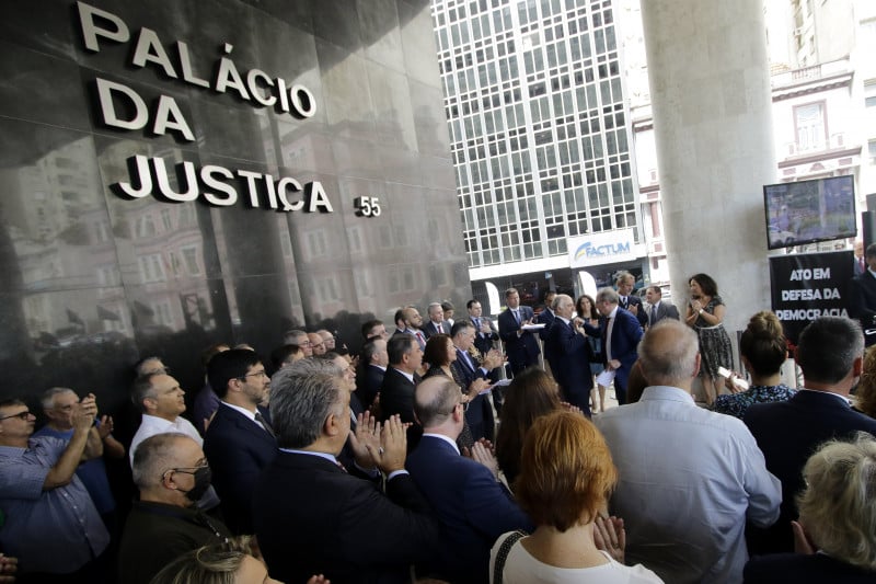 União das instituições gaúchas foi ressaltada em discurso dos representantes dos Poderes do Estado