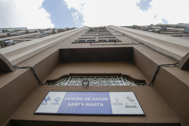 O Centro de Saúde Santa Marta em Porto Alegre é um dos pontos abertos neste domingo