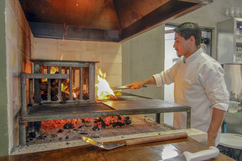 Todo o card&aacute;pio foi desenvolvido pelo chef Tiago Fries, que se orgulha de ter os acompanhamentos mais elogiados produzidos por ele na Casa Foto: T&Acirc;NIA MEINERZ/JC