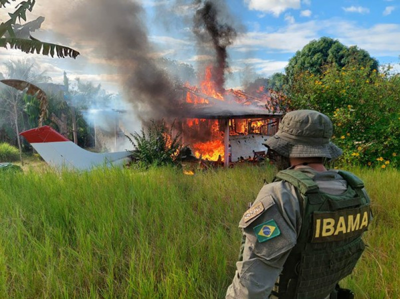 Destruição de aeronaves e maquinários é fiscalizada pelo Ibama