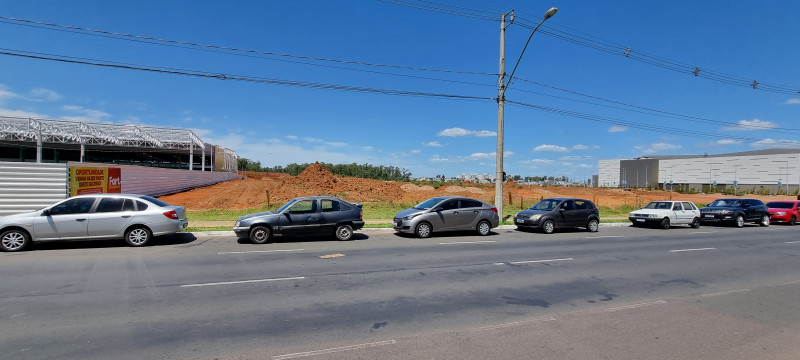 {'nm_midia_inter_thumb1':'https://www.jornaldocomercio.com/_midias/jpg/2023/02/19/206x137/1_minuto_varejo_canoas_varejo_parkshopping_havan_fort_jornal_do_comercio_5-10128401.jpg', 'id_midia_tipo':'2', 'id_tetag_galer':'', 'id_midia':'63f27b82755df', 'cd_midia':10128401, 'ds_midia_link': 'https://www.jornaldocomercio.com/_midias/jpg/2023/02/19/minuto_varejo_canoas_varejo_parkshopping_havan_fort_jornal_do_comercio_5-10128401.jpg', 'ds_midia': 'Minuto Varejo - Canoas - Nova Canoas - área reservada para a Havan - terreno vazio - ao lado do Fort Atacadista (esquerda) e ParkShopping Canoas - (direita) - empreendimento - área Dallasanta - consumo - comércio - loja - investimento ', 'ds_midia_credi': 'PATRÍCIA COMUNELLO/ESPECIAL/JC', 'ds_midia_titlo': 'Minuto Varejo - Canoas - Nova Canoas - área reservada para a Havan - terreno vazio - ao lado do Fort Atacadista (esquerda) e ParkShopping Canoas - (direita) - empreendimento - área Dallasanta - consumo - comércio - loja - investimento ', 'cd_tetag': '1', 'cd_midia_w': '800', 'cd_midia_h': '360', 'align': 'Left'}