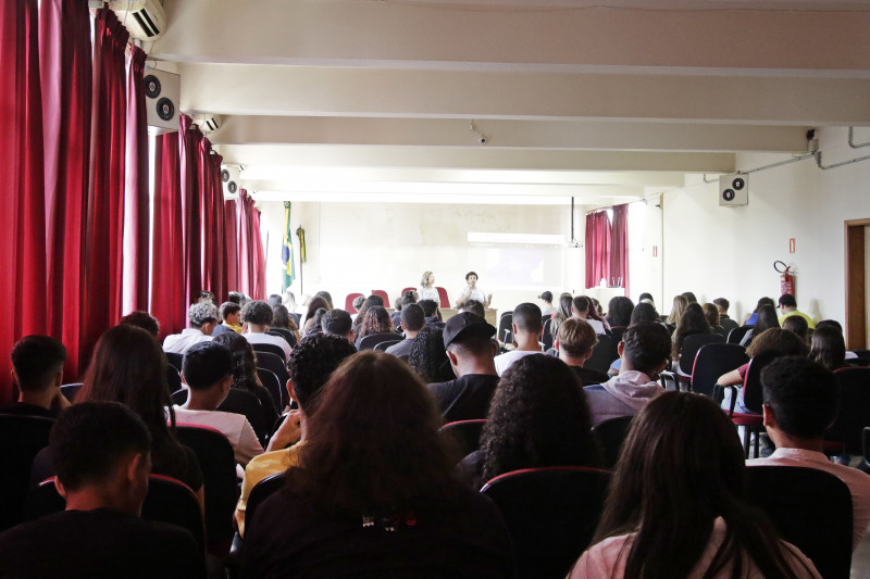 Proposta com alterações foi entregue ao Congresso após críticas de sindicatos, professores e estudantes