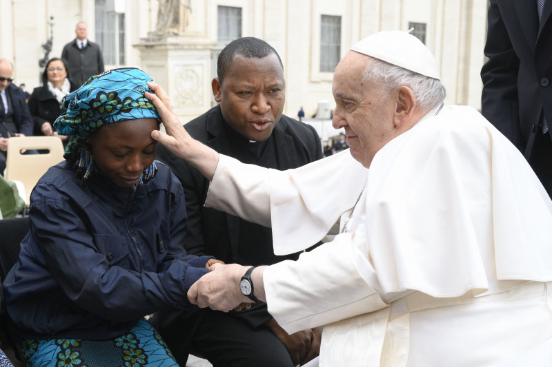 Na missa semanal no Vaticano, nesta quarta-feira, Francisco abençoou as mulheres presentes