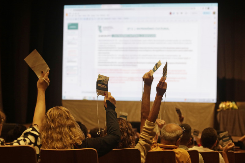 Votação, no dia 9, será por levantamento do crachá dos participantes