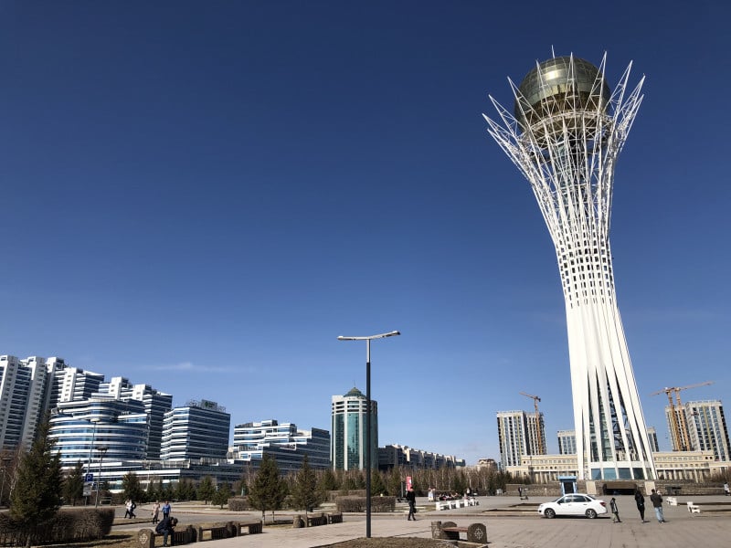 Monumento Baiterek é um prédio icônico da cidade, considerado marco zero da capital Astana