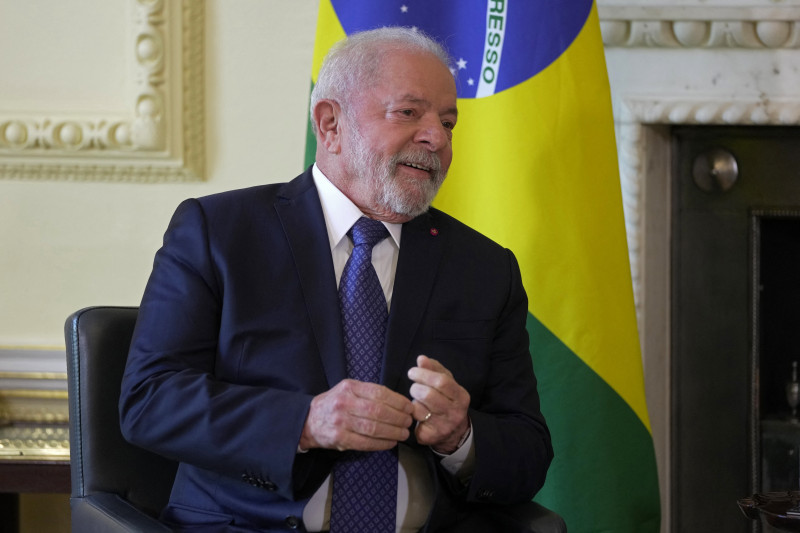 Lula disse ter encontrado cerca de 14 mil obras paradas quando assumiu o governo em janeiro 