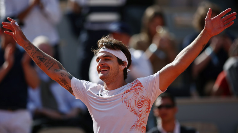 Brasileiro Thiago Wild derrotou Daniil Medvedev por 3 sets a 2 e fez história no torneio francês