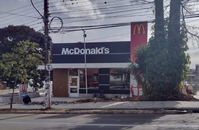 Nova unidade fica na avenida Cavalhada, no sentido Centro-Bairro, e perto de concorrentes  