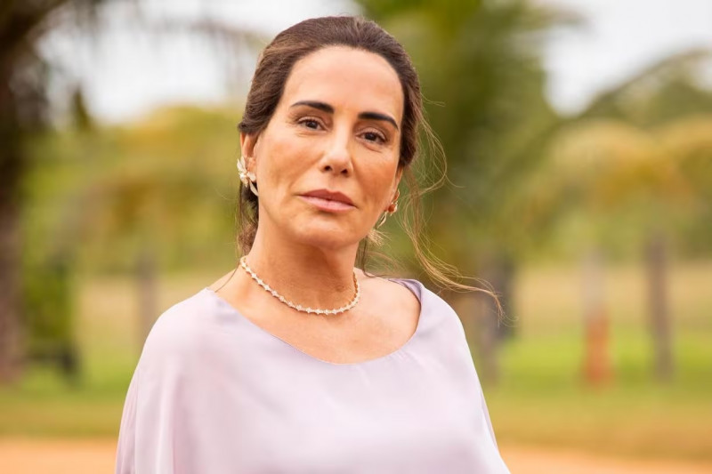 Atriz segue no ar na novela Terra e Paixão; segundo assessoria, ela deseja 