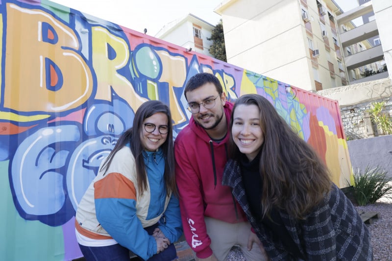 Tha&iacute;s Gomes, Pedro Vieira e Fernanda Bert&eacute; s&atilde;o s&oacute;cios do Brita Bar Foto: T&Acirc;NIA MEINERZ/JC