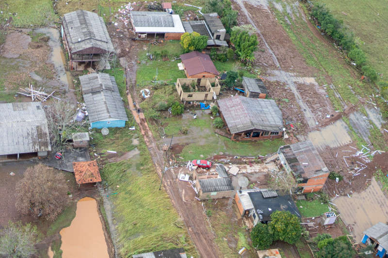 Há 14.605 pessoas desalojadas, que perderam o local onde moravam, e 1.514 desabrigadas, que estão sem acesso às suas residências