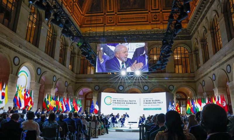 Presidente discursou na Cúpula para um Novo Pacto Financeiro Global, em Paris