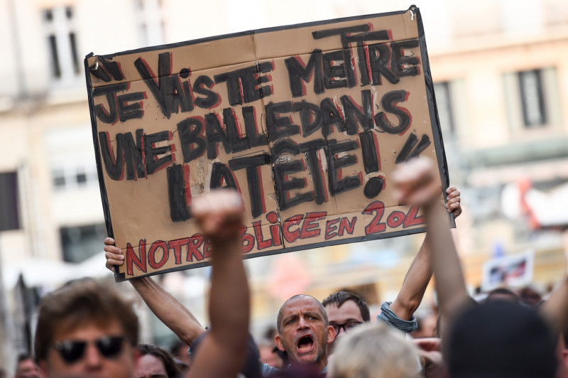 Manifestantes tomaram as ruas de várias cidades francesas nesta quarta-feira (28)