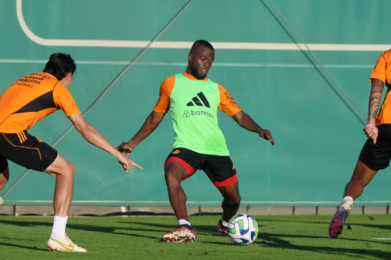 Equatoriano Enner Valencia fará sua estreia neste domingo com a camisa do clube