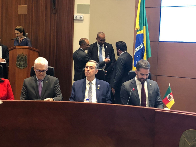 Ministro Barroso (centro) participa do 7º Encontro do Conselho de Presidentes dos Tribunais de Justiça do Brasil