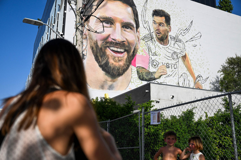 Mural do craque argentina na cidade dos EUA já virou ponto turístico