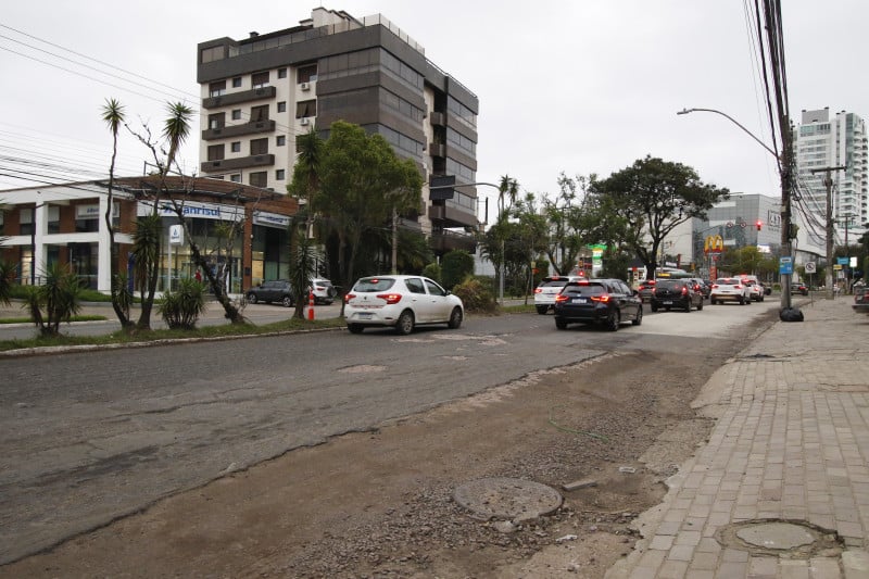 Após conclusão asfáltica, a avenida receberá sinalização e os acabamentos do meio-fio