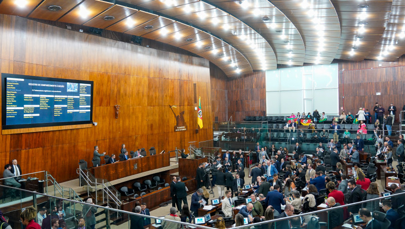 Deputados estaduais consideraram muito curto prazo de 48 horas para analisar projetos