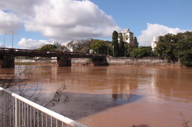 O nível do Rio dos Sinos vem subindo desde a passagem do ciclone extratropical