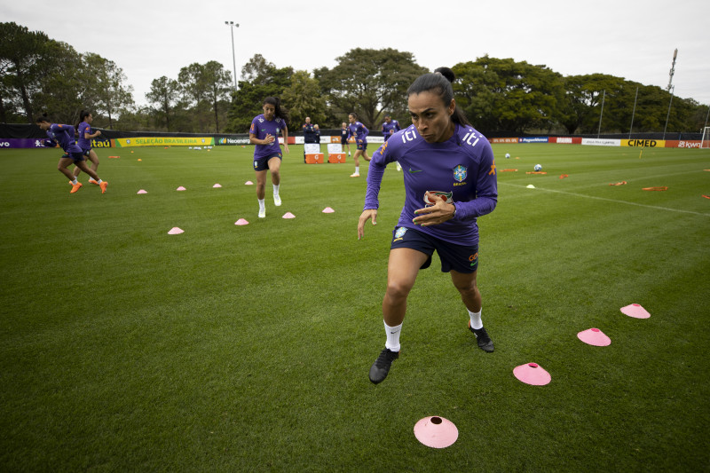 Um dia antes de o Brasil enfrentar a Jamaica em jogo decisivo pela Copa do Mundo de futebol feminino, a atacante Marta afirmou que a seleção entra em campo para lutar pela vaga para as oitavas de final da competição