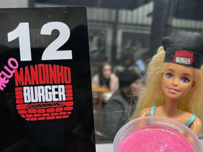 A Mandinho Burger criou o Combo Barbie Foto: MANDINHO BURGER/INSTAGRAM/REPRODU&Ccedil;&Atilde;O/JC