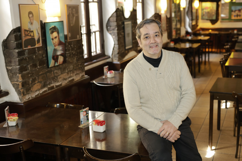 Antônio Fernandes é proprietário da Xuvisko Pizzas, que opera no bairro desde 1970 na avenida Cristóvão Colombo Foto: TÂNIA MEINERZ/JC