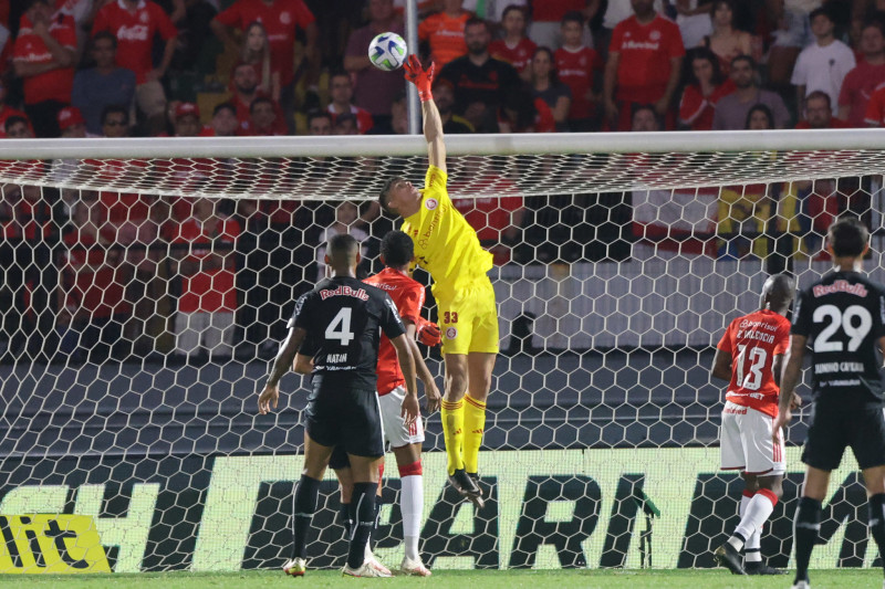 Colorado chegou a marca de quatro jogos sem vencer e sem marcar gols; goleiro Rochet estreou na equipe gaúcha