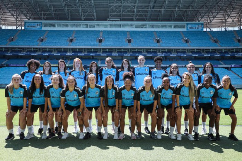 Elenco da equipe feminina do Grêmio para 2023 Foto: LUCAS UEBEL/REPRODUÇÃO/JC