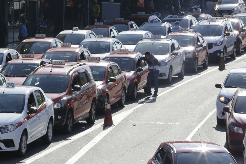 Em Porto Alegre, o reajuste da tarifa de táxi impactou nos preços do grupo Transportes