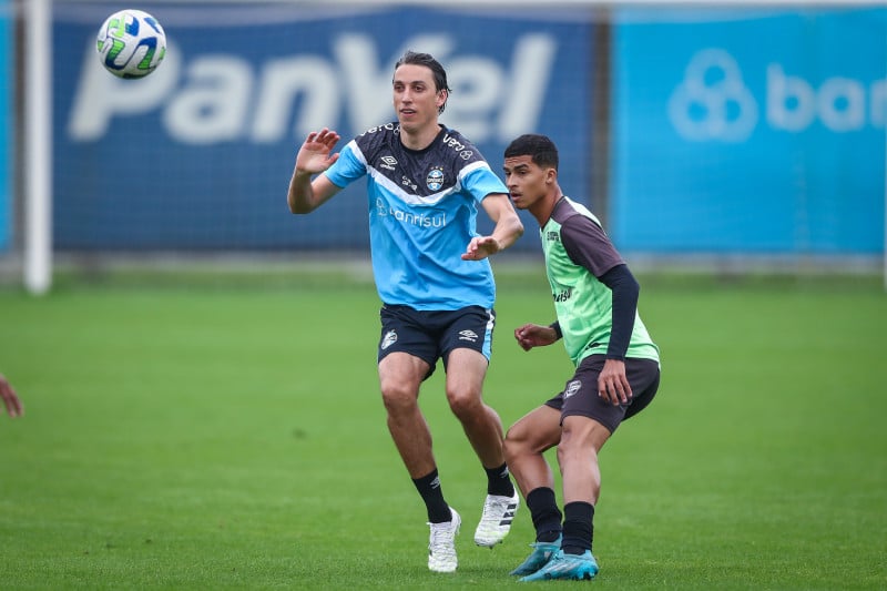 Em jogo-treino contra o São José, nesta quinta-feira, Geromel voltou a jogar 