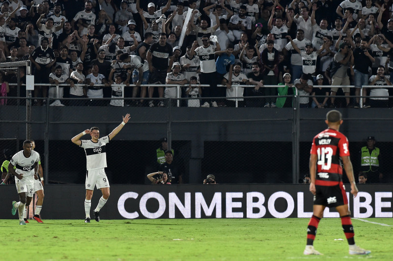 Flamengo perde de virada do Olímpia e está eliminado da Copa Libertadores -  Bem Paraná