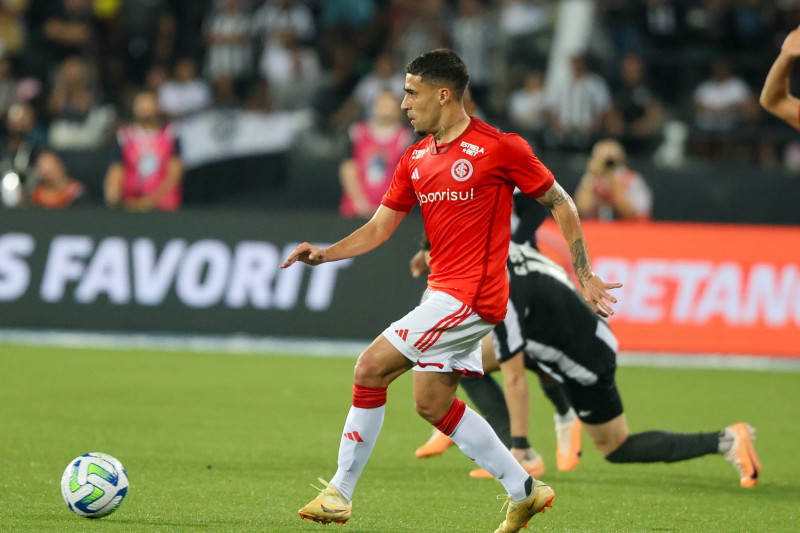 Depois do longo período lesionado, Gabriel vem ganhando minutos, e foi titular na derrota no Rio