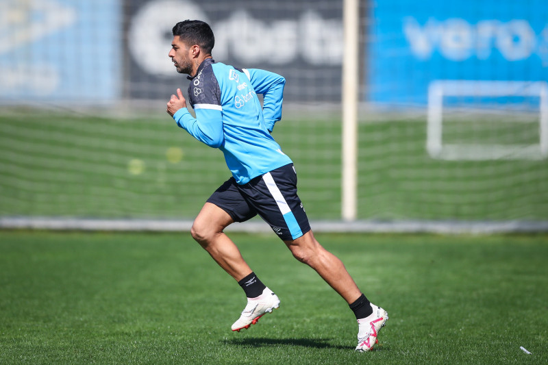 Luisito retornou da Espanha e e juntou aos companheiros neste domingo, no CT Luiz Carvalho