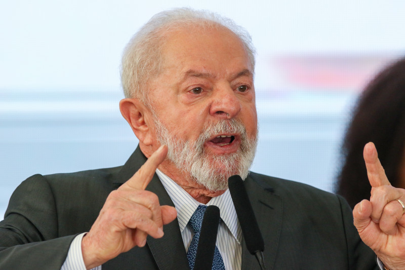 Lula tem feito declarações públicas contra mudanças na política de valorização do salário mínimo (que impacta a Previdência Social) e a desvinculação entre benefícios sociais e o piso nacional